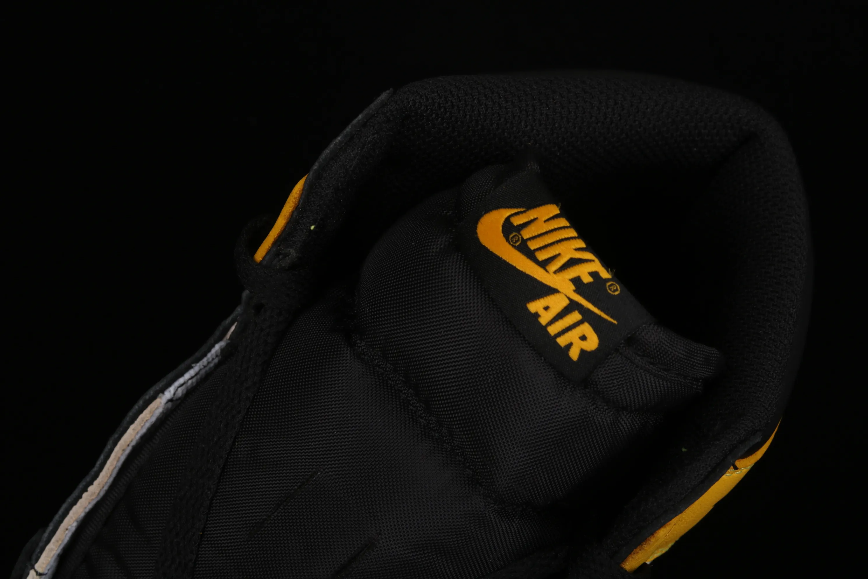All categories Air Jordan Jordan series basketball shoes Air Jordan 1 High pure original version Air Jordan AJ1 Retro High OG "Yellow Toe" AJ1 Hornet Joe 1 black and yellow toe AR1020-700